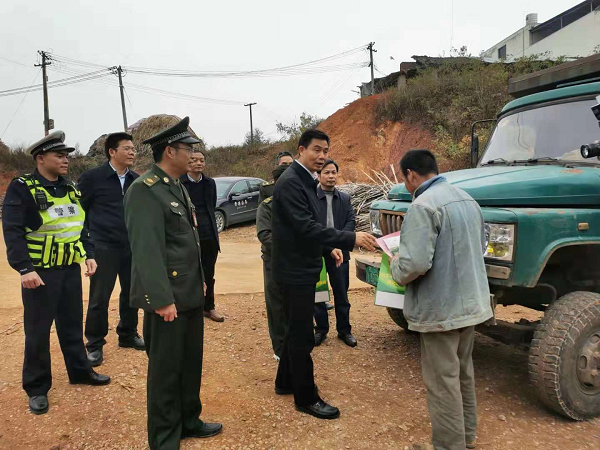 贵港市副市长徐育东深入港北区检查春节前农机安全生产工作